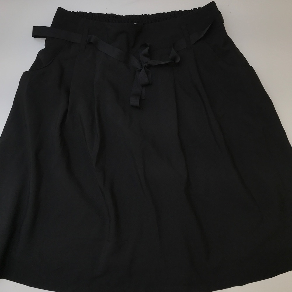 The perfect black skirt with pockets